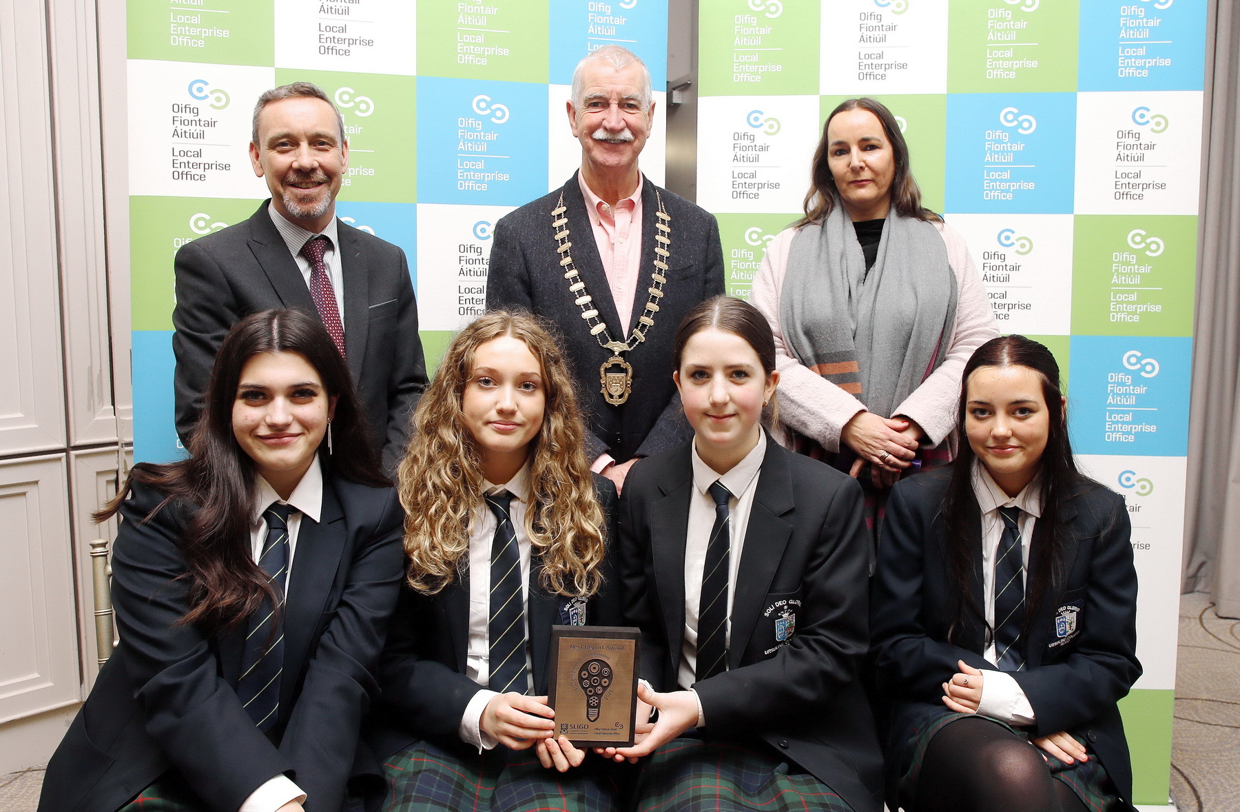  Best Report Award Senior Category 